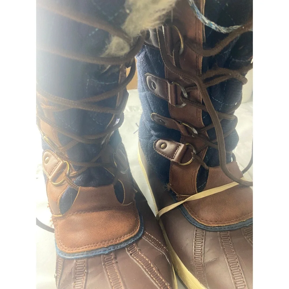 Women's Brown Quilted Denim Snow Boots Size 8 Faux Fur Lined Lace Up Buckle